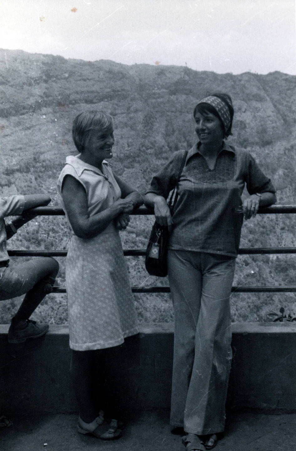 Elizabeth with Mike’s mother Judith in El Salvador